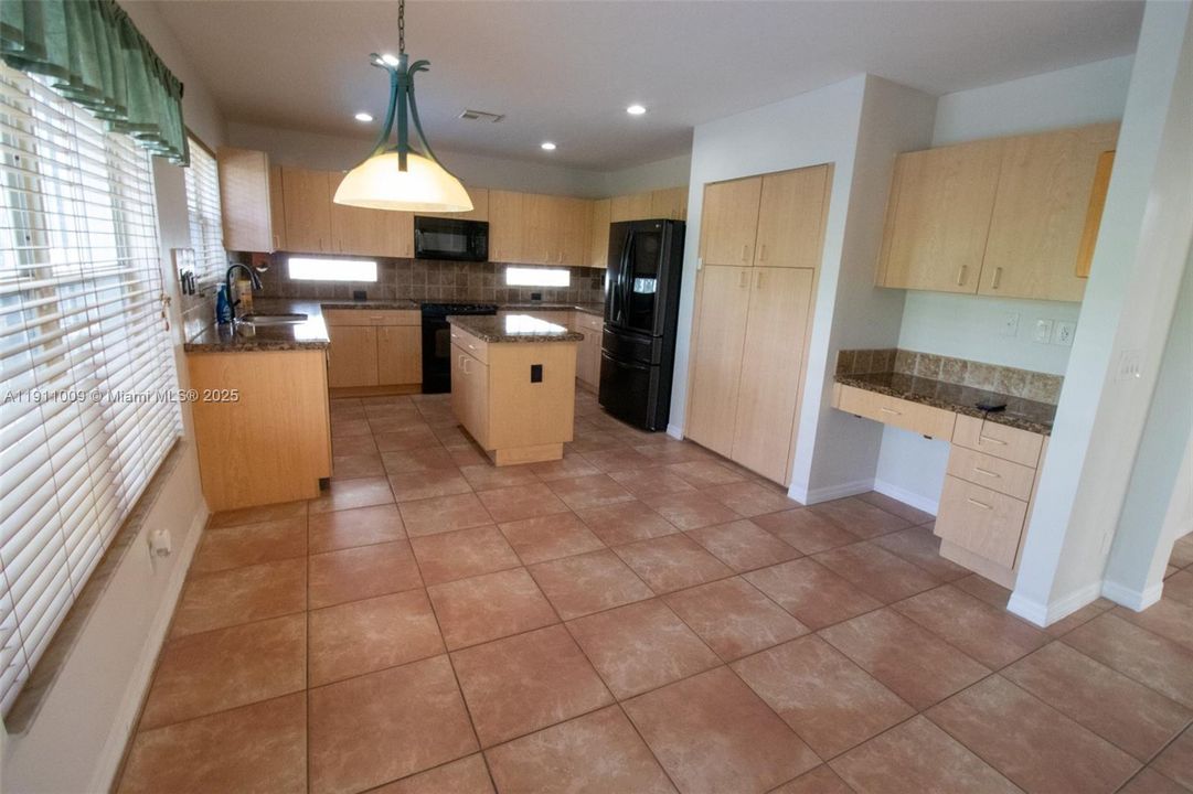 Active With Contract: $3,800 (4 beds, 2 baths, 2207 Square Feet)