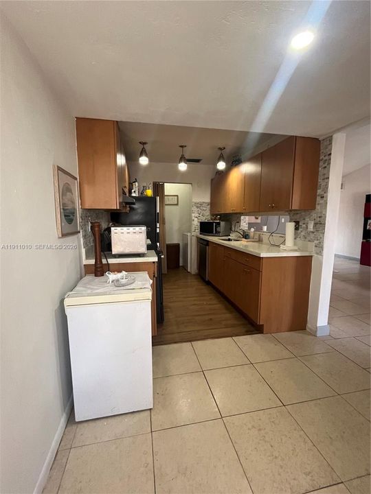 En Venta: $484,000 (3 camas, 2 baños, 1225 Pies cuadrados)