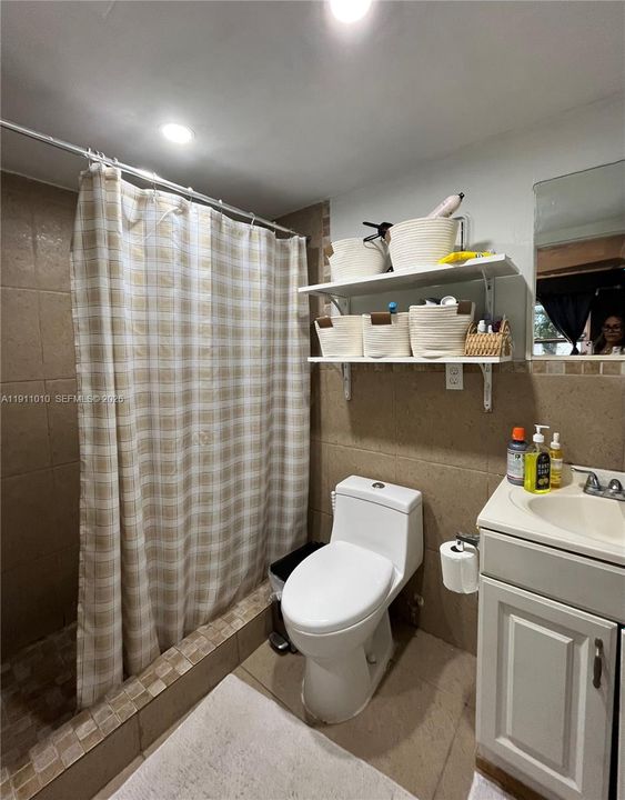 En Venta: $484,000 (3 camas, 2 baños, 1225 Pies cuadrados)