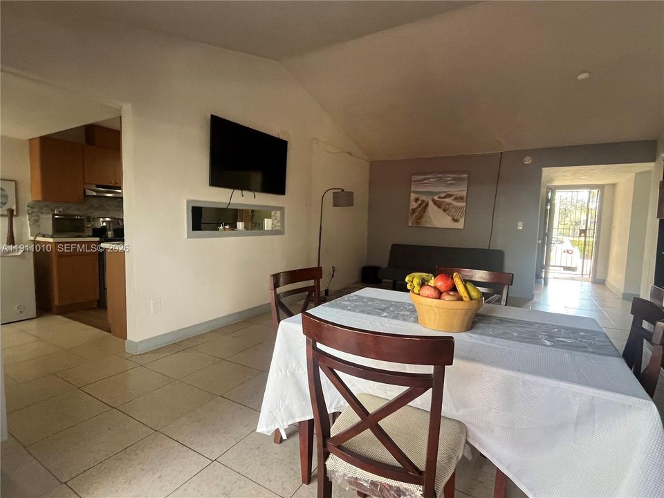 En Venta: $484,000 (3 camas, 2 baños, 1225 Pies cuadrados)