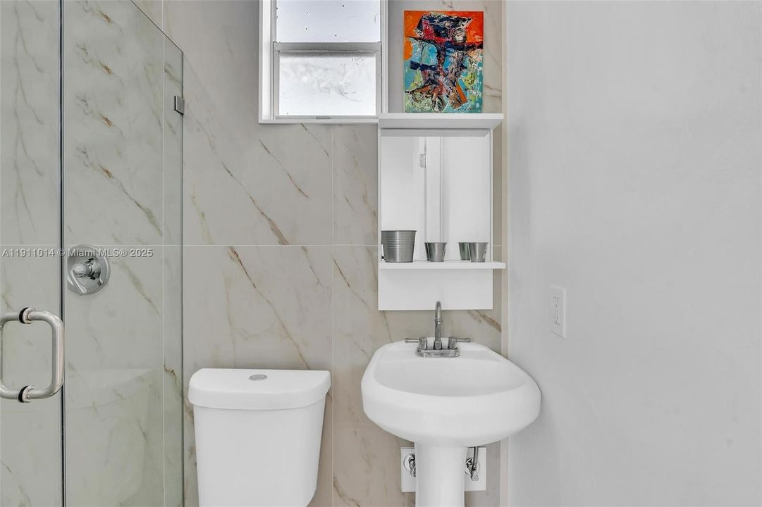 For Rent: $1,200 (0 beds, 1 baths, 350 Square Feet)