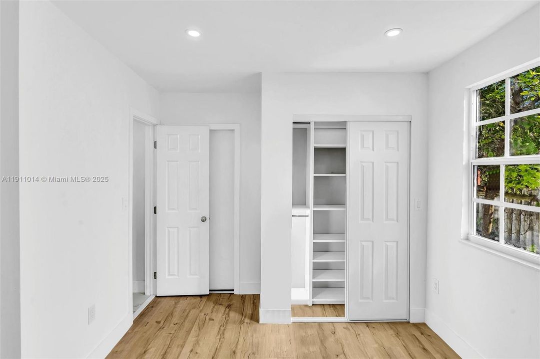 For Rent: $1,200 (0 beds, 1 baths, 350 Square Feet)