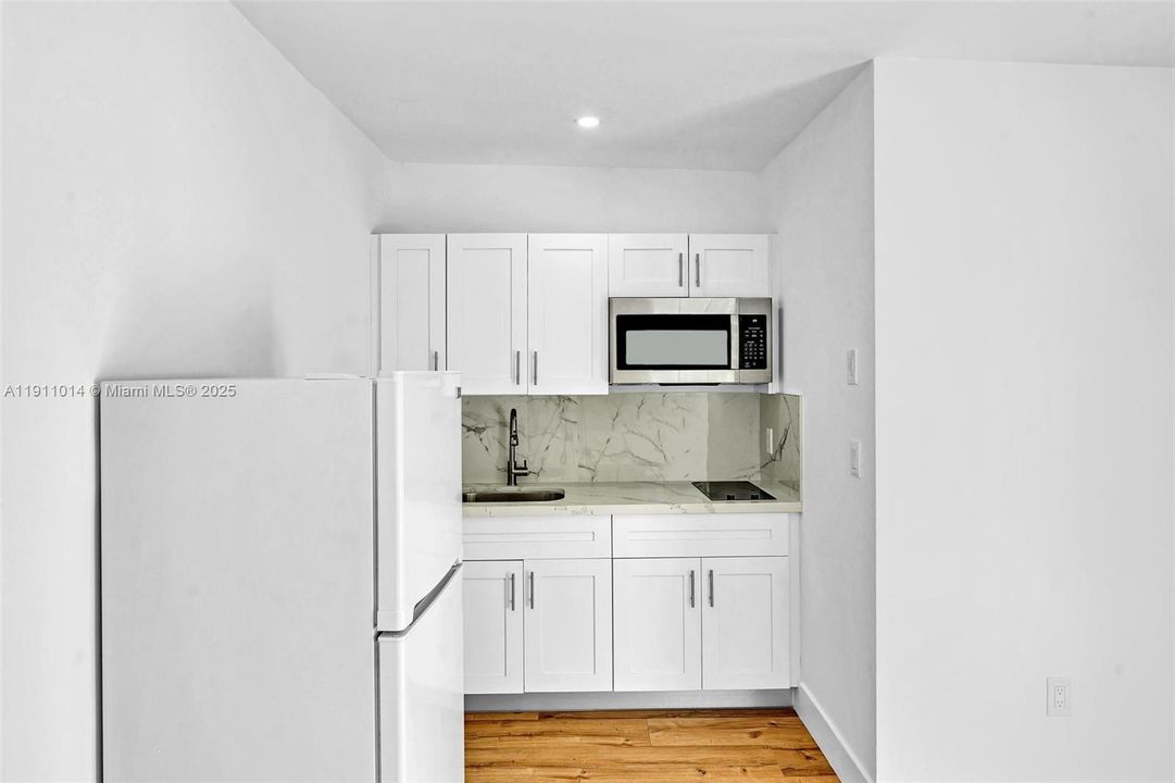 For Rent: $1,200 (0 beds, 1 baths, 350 Square Feet)