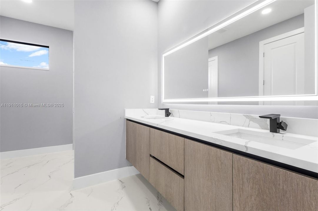 На продажу: $509,900 (4 спален, 2 ванн, 0 Квадратных фут)