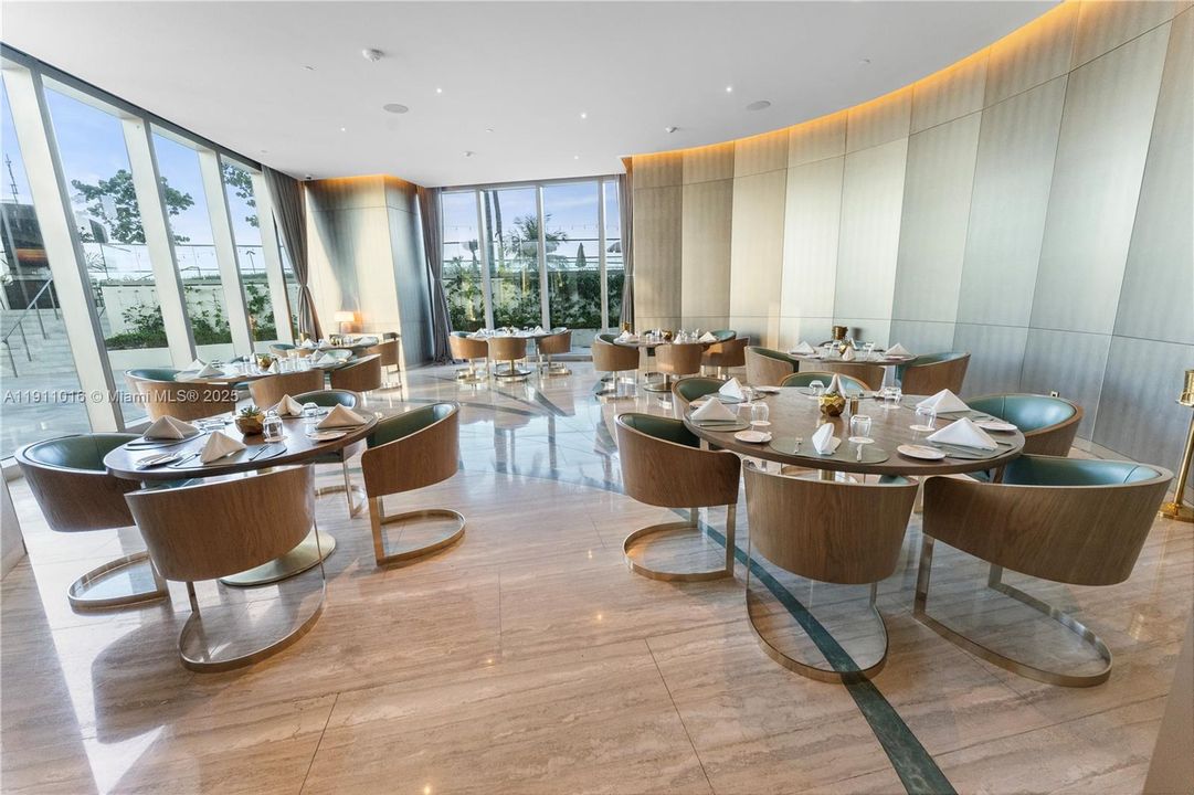 На продажу: $2,600,000 (2 спален, 2 ванн, 1268 Квадратных фут)