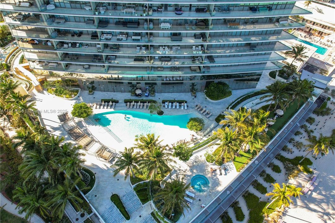 На продажу: $2,600,000 (2 спален, 2 ванн, 1268 Квадратных фут)