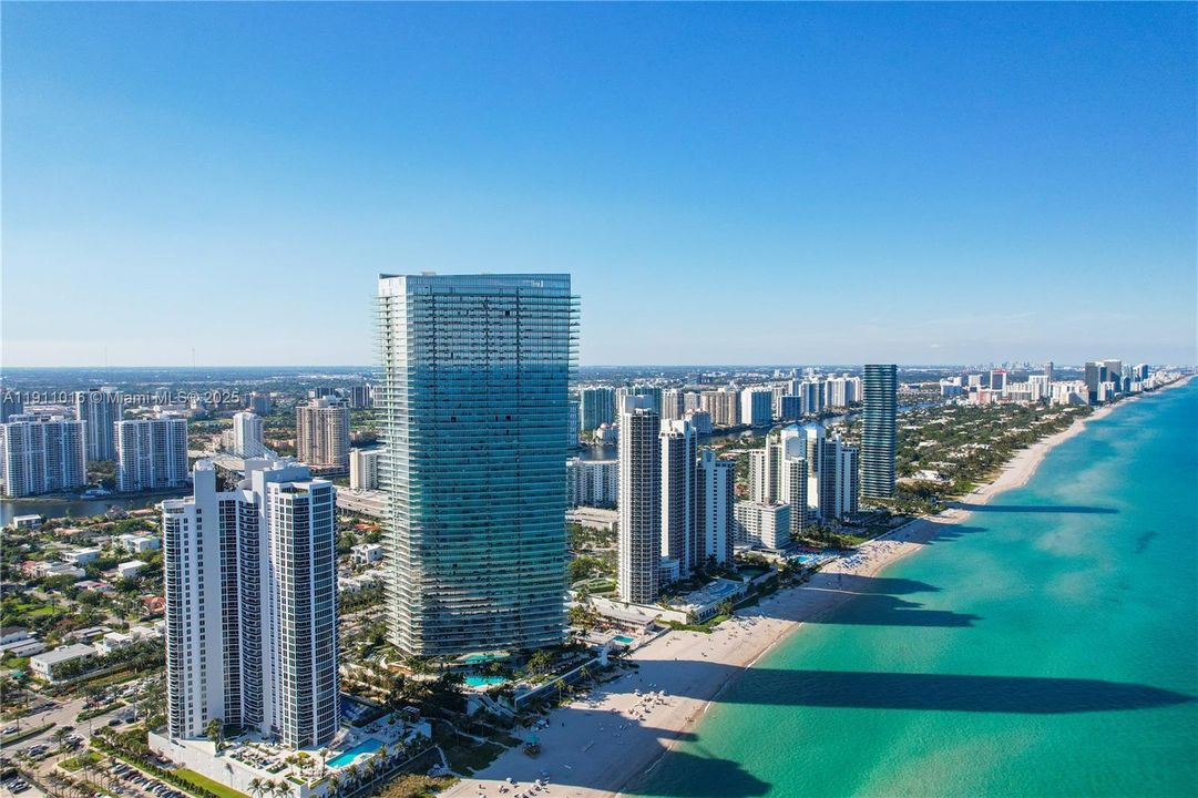 На продажу: $2,600,000 (2 спален, 2 ванн, 1268 Квадратных фут)