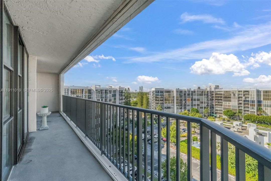 800 Parkview Dr., Unit #1021, Oceanview Park Condo, Hallandale Beach, Three Islands, FL 33009. For Sale.