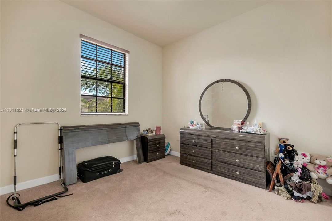 Active With Contract: $359,900 (4 beds, 2 baths, 1683 Square Feet)