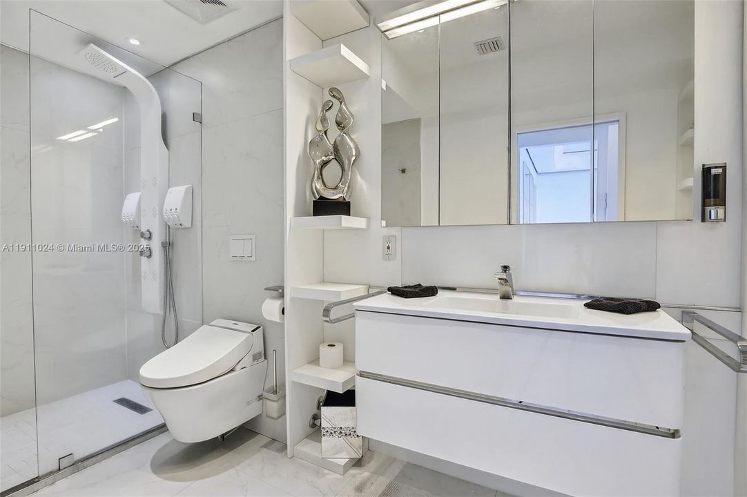 En Venta: $468,000 (2 camas, 2 baños, 1138 Pies cuadrados)