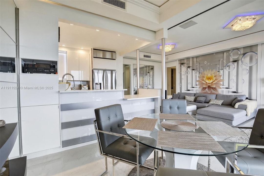 En Venta: $468,000 (2 camas, 2 baños, 1138 Pies cuadrados)