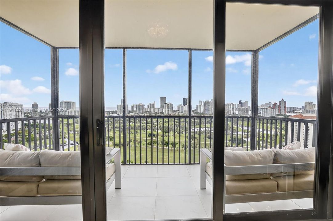 En Venta: $468,000 (2 camas, 2 baños, 1138 Pies cuadrados)