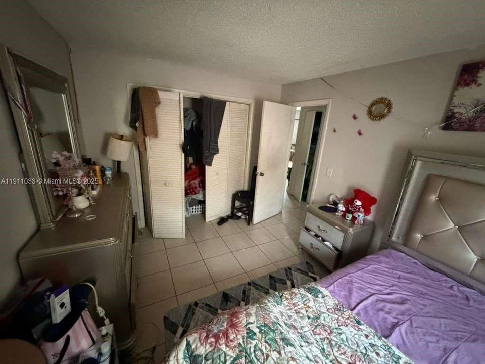 待售: $105,000 (2 贝兹, 1 浴室, 734 平方英尺)