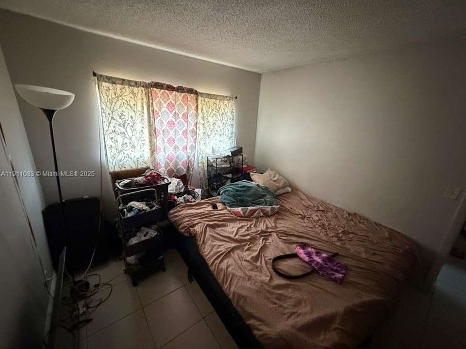 待售: $105,000 (2 贝兹, 1 浴室, 734 平方英尺)