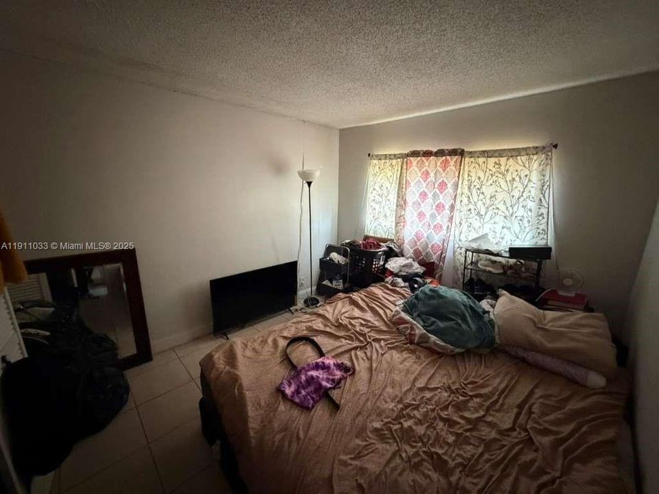 待售: $105,000 (2 贝兹, 1 浴室, 734 平方英尺)