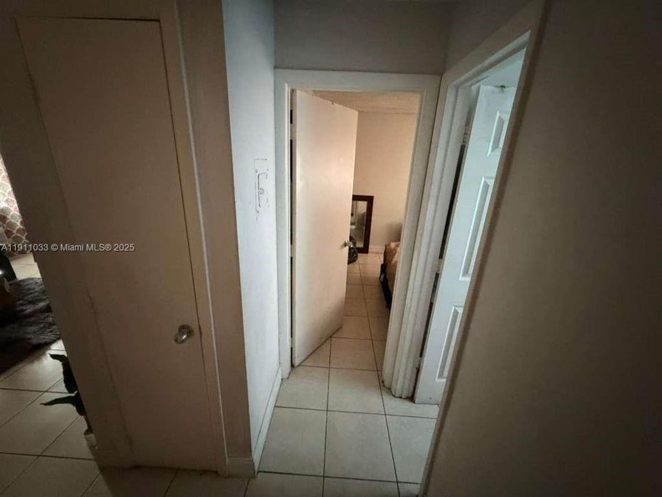 待售: $105,000 (2 贝兹, 1 浴室, 734 平方英尺)