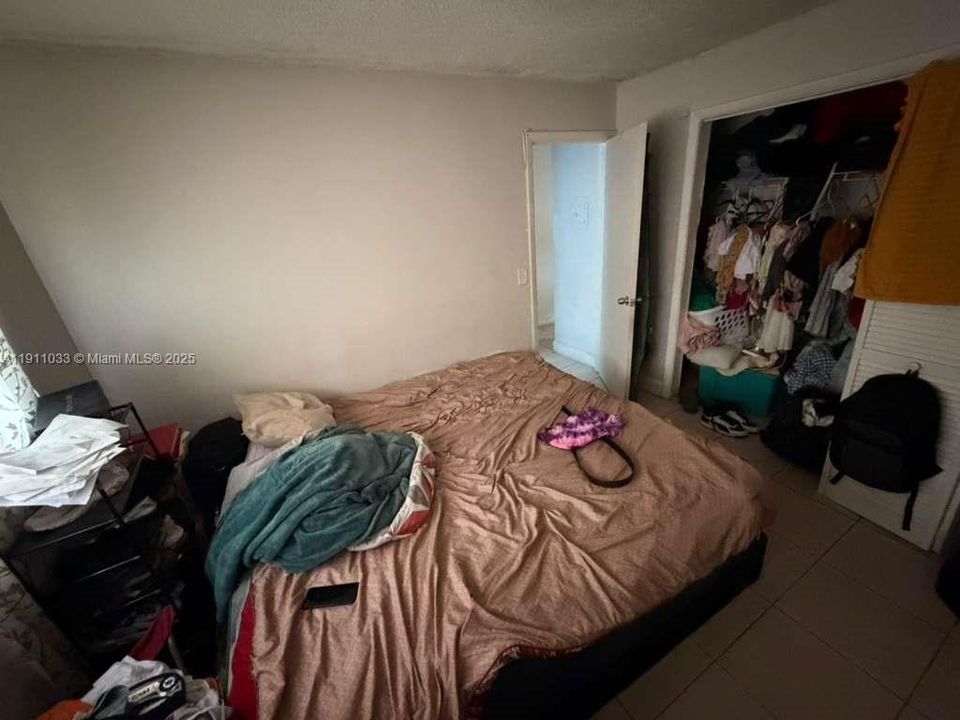 待售: $105,000 (2 贝兹, 1 浴室, 734 平方英尺)