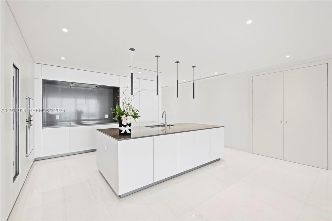 На продажу: $5,195,000 (4 спален, 5 ванн, 3214 Квадратных фут)