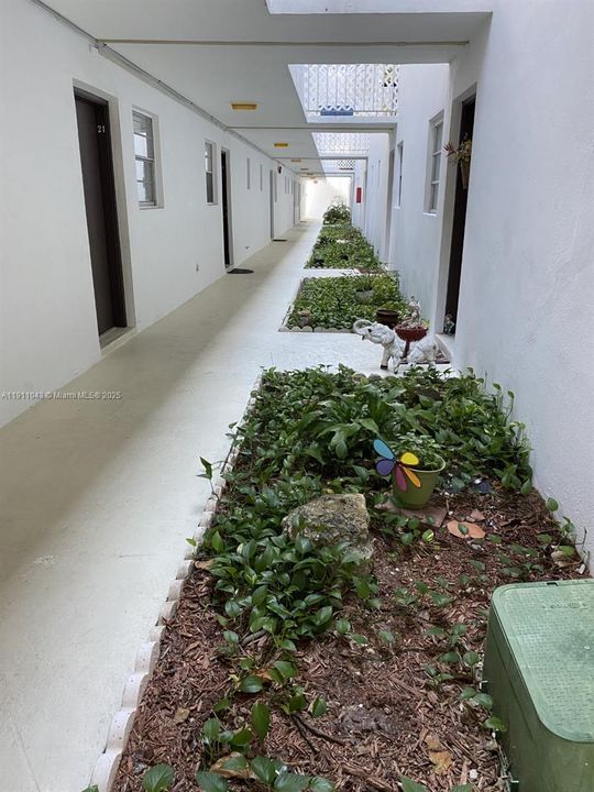 For Sale: $140,000 (1 beds, 1 baths, 720 Square Feet)