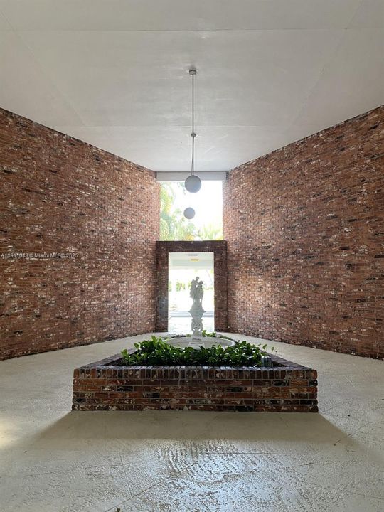 For Sale: $140,000 (1 beds, 1 baths, 720 Square Feet)