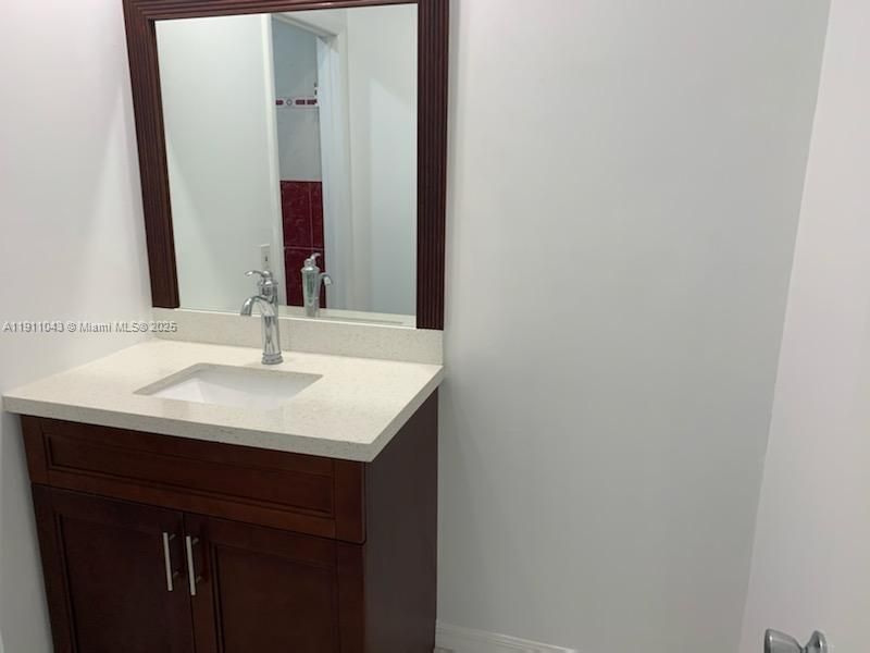 For Sale: $140,000 (1 beds, 1 baths, 720 Square Feet)