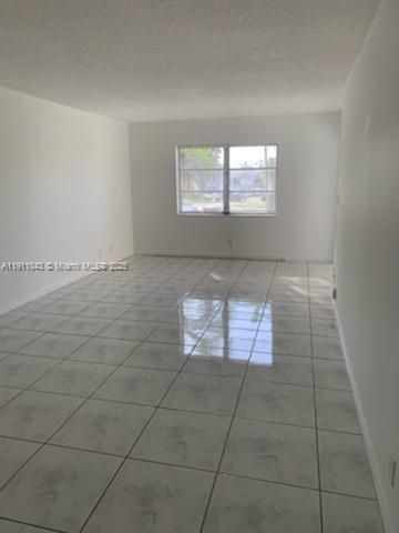 For Sale: $140,000 (1 beds, 1 baths, 720 Square Feet)