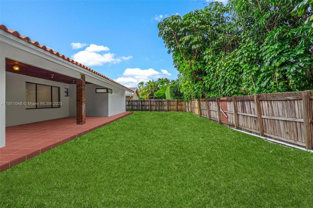 На продажу: $785,000 (4 спален, 2 ванн, 1696 Квадратных фут)