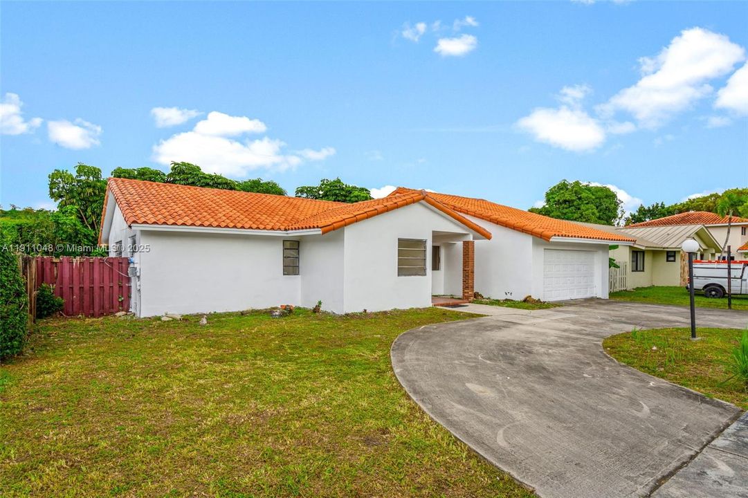 На продажу: $785,000 (4 спален, 2 ванн, 1696 Квадратных фут)