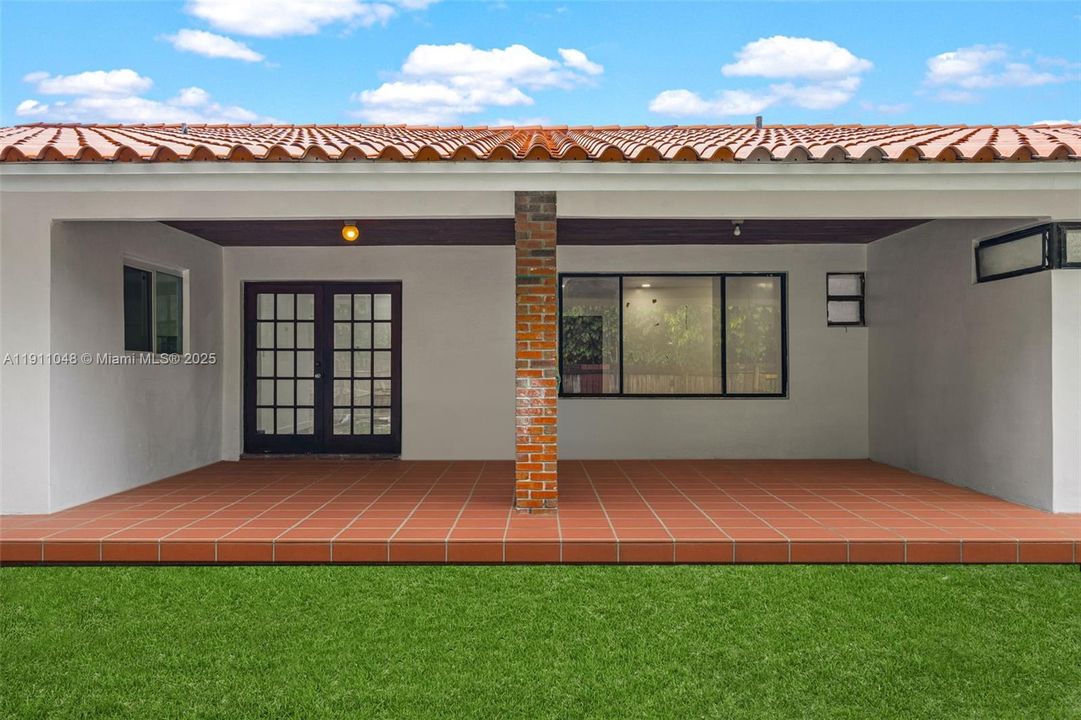 На продажу: $785,000 (4 спален, 2 ванн, 1696 Квадратных фут)