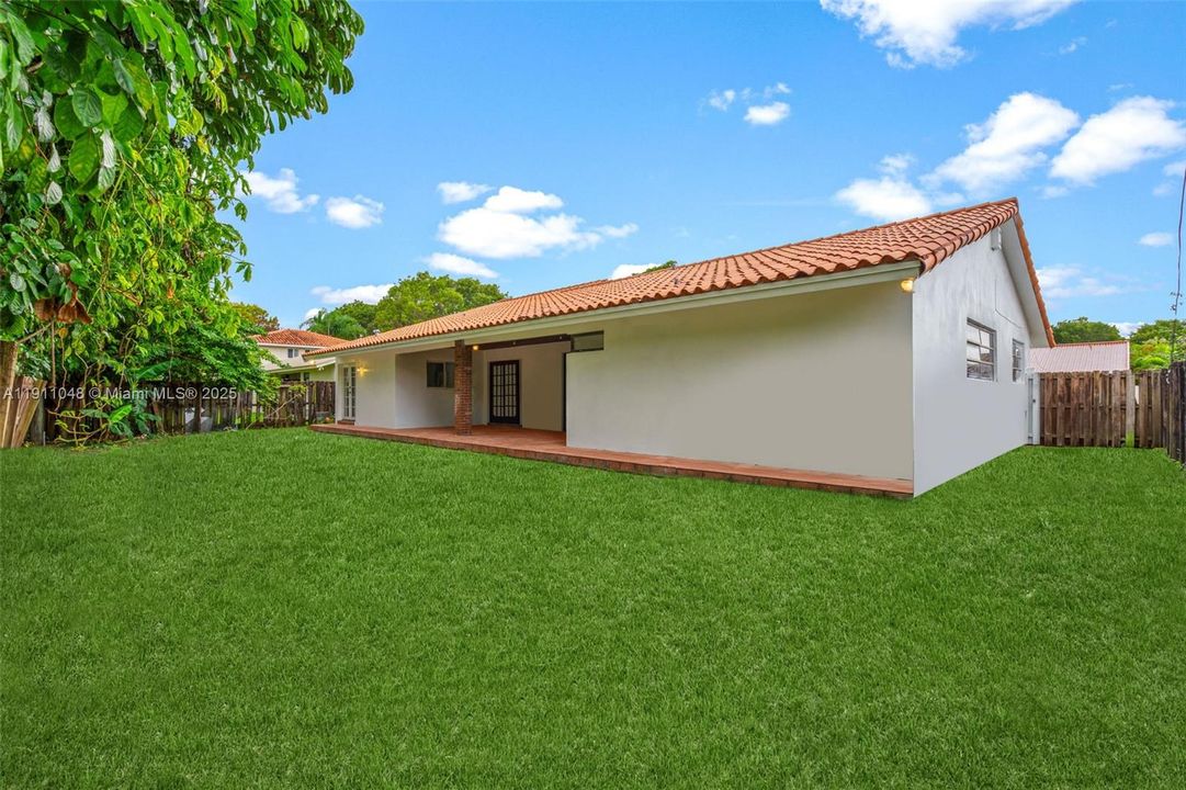 На продажу: $785,000 (4 спален, 2 ванн, 1696 Квадратных фут)