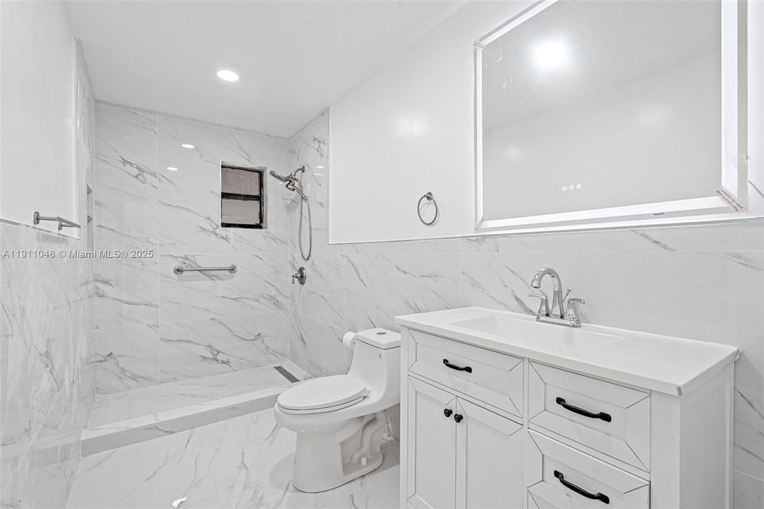 На продажу: $785,000 (4 спален, 2 ванн, 1696 Квадратных фут)