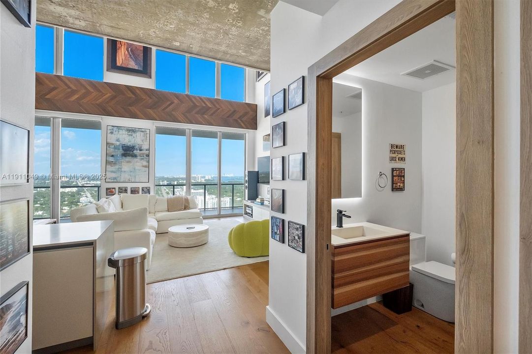 На продажу: $2,595,000 (2 спален, 2 ванн, 2178 Квадратных фут)