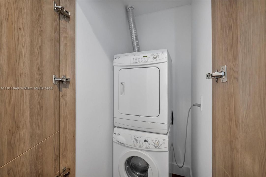 На продажу: $2,595,000 (2 спален, 2 ванн, 2178 Квадратных фут)