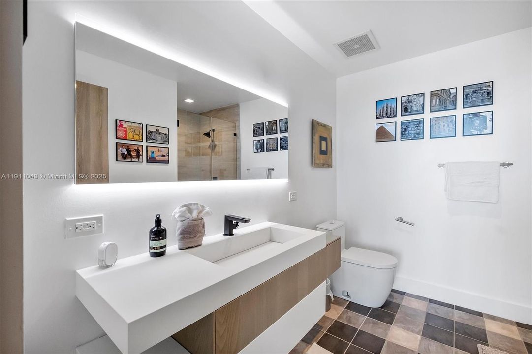 На продажу: $2,595,000 (2 спален, 2 ванн, 2178 Квадратных фут)