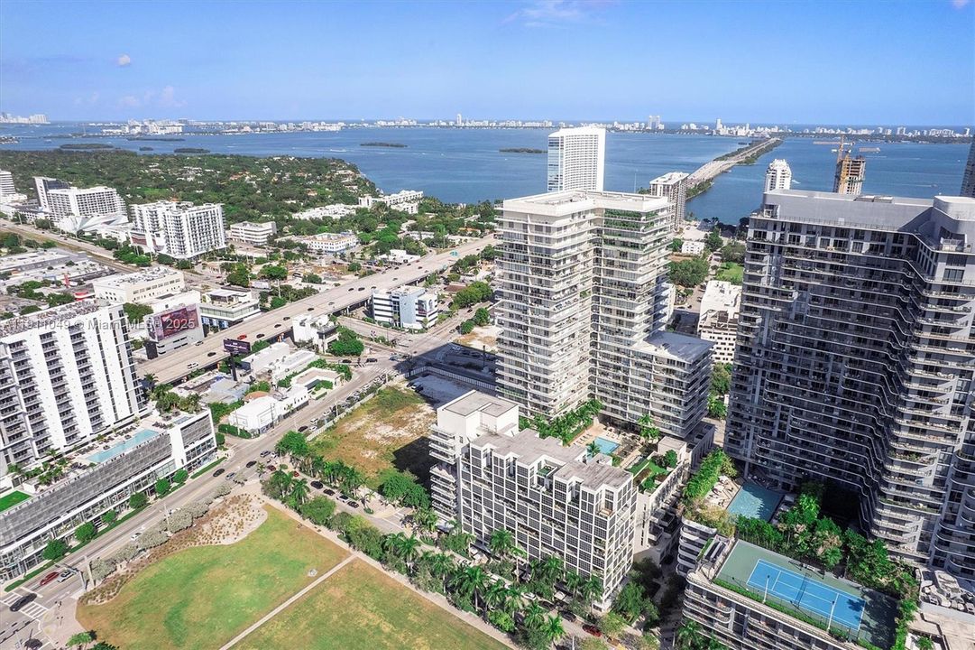 На продажу: $2,595,000 (2 спален, 2 ванн, 2178 Квадратных фут)