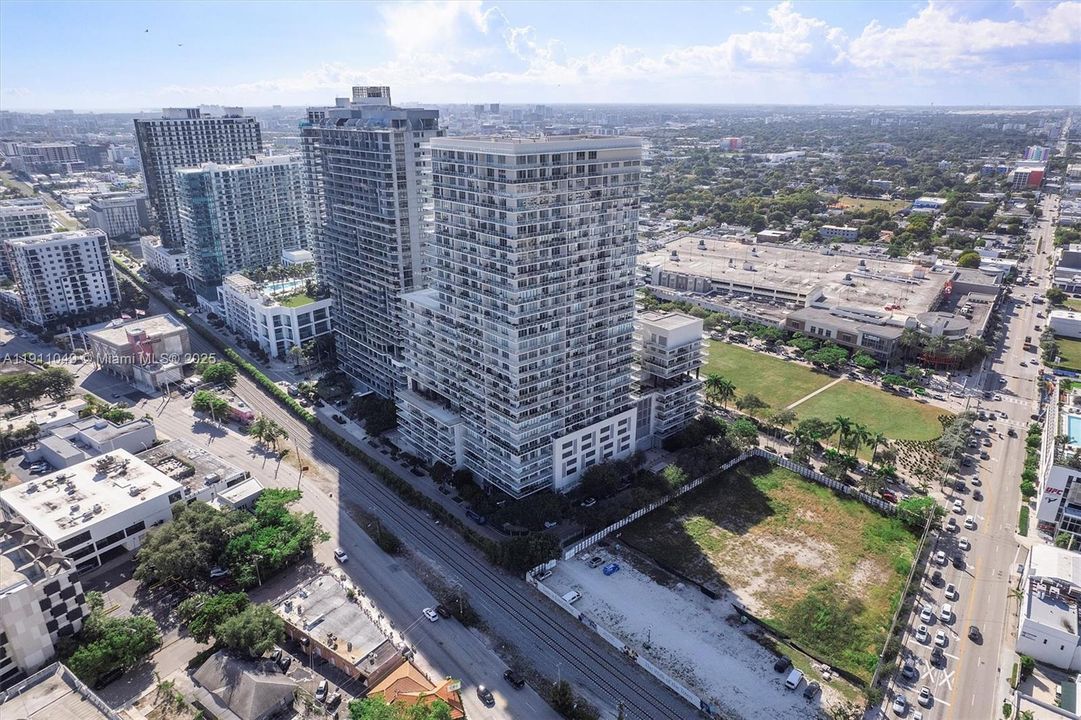 На продажу: $2,595,000 (2 спален, 2 ванн, 2178 Квадратных фут)