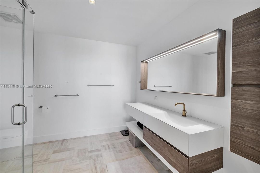 На продажу: $2,595,000 (2 спален, 2 ванн, 2178 Квадратных фут)