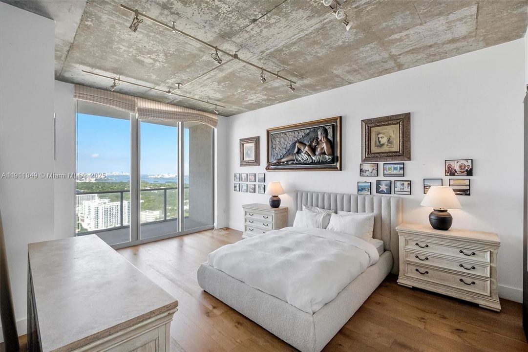 На продажу: $2,595,000 (2 спален, 2 ванн, 2178 Квадратных фут)