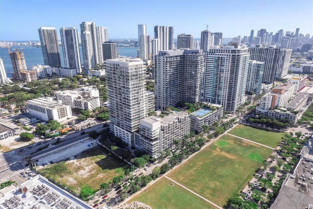 На продажу: $2,595,000 (2 спален, 2 ванн, 2178 Квадратных фут)