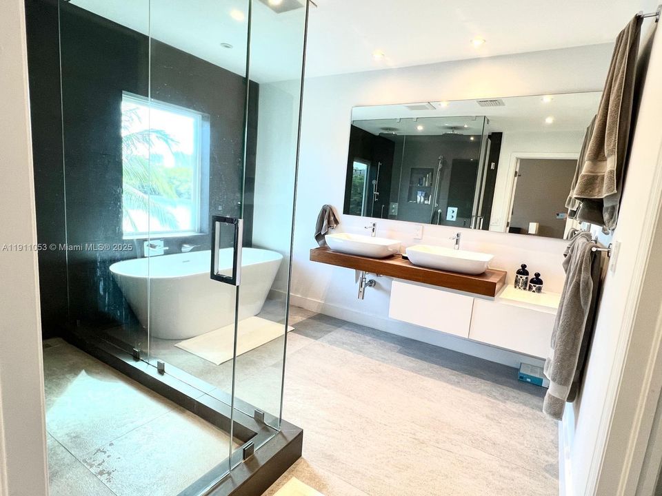 For Sale: $2,500,000 (4 beds, 4 baths, 2973 Square Feet)