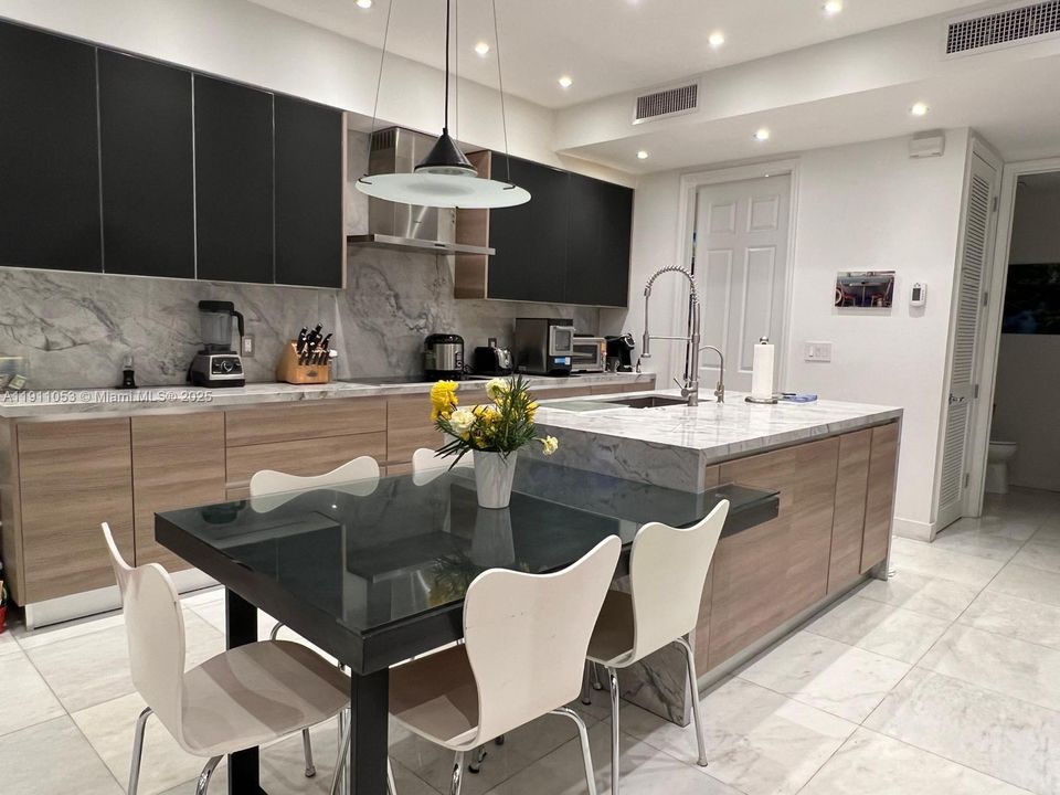 For Sale: $2,500,000 (4 beds, 4 baths, 2973 Square Feet)