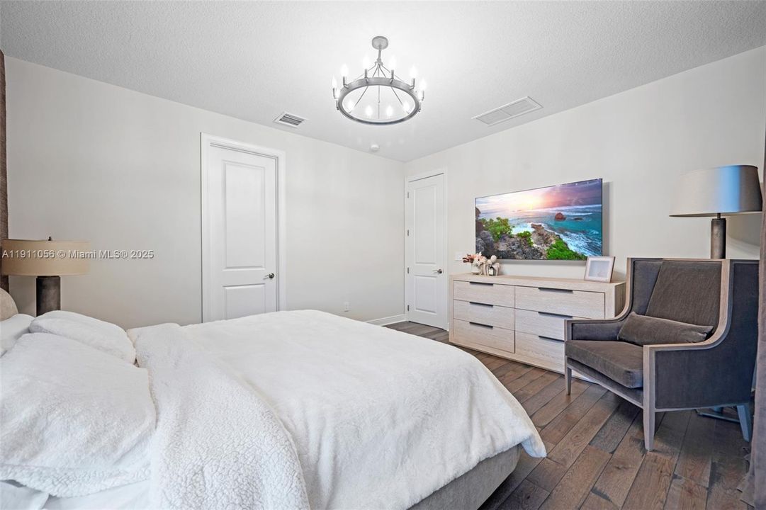 For Rent: $9,000 (5 beds, 3 baths, 2502 Square Feet)