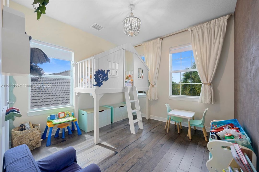 For Rent: $9,000 (5 beds, 3 baths, 2502 Square Feet)