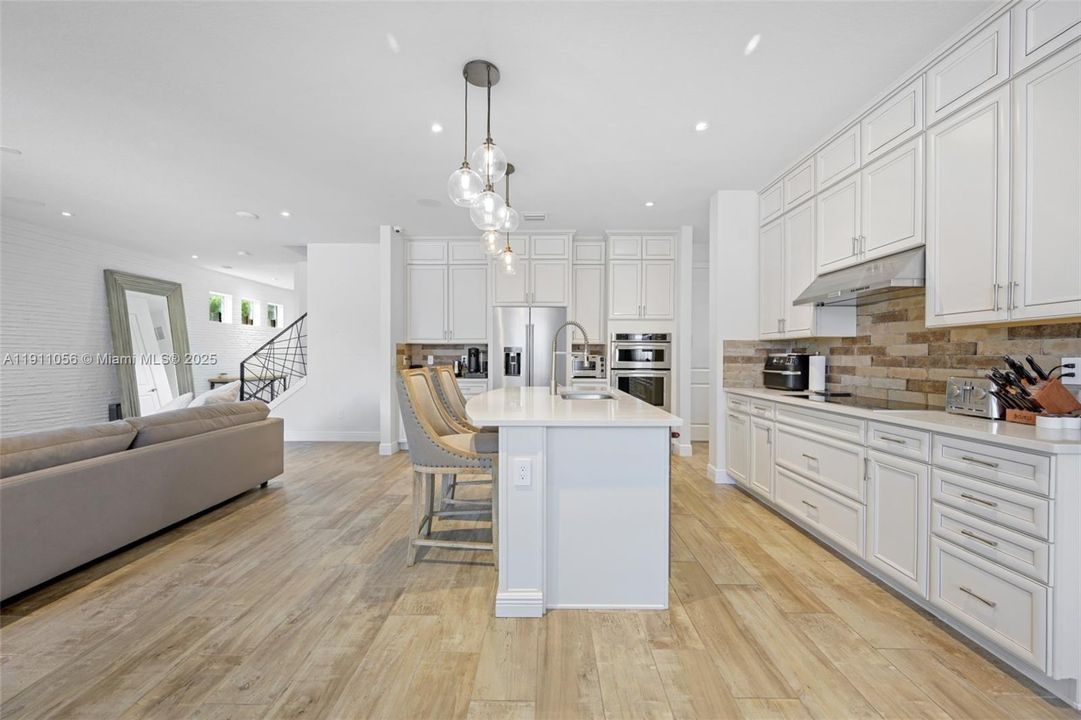 For Rent: $9,000 (5 beds, 3 baths, 2502 Square Feet)