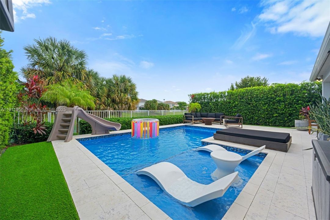 For Rent: $9,000 (5 beds, 3 baths, 2502 Square Feet)