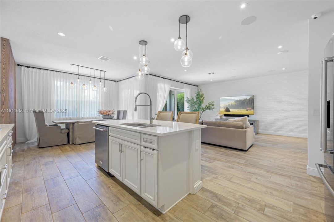 For Rent: $9,000 (5 beds, 3 baths, 2502 Square Feet)