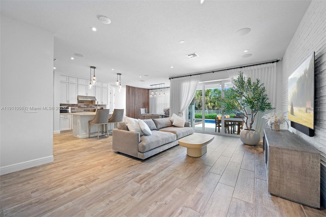 For Rent: $9,000 (5 beds, 3 baths, 2502 Square Feet)