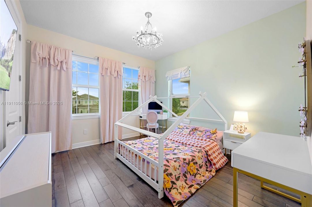 For Rent: $9,000 (5 beds, 3 baths, 2502 Square Feet)