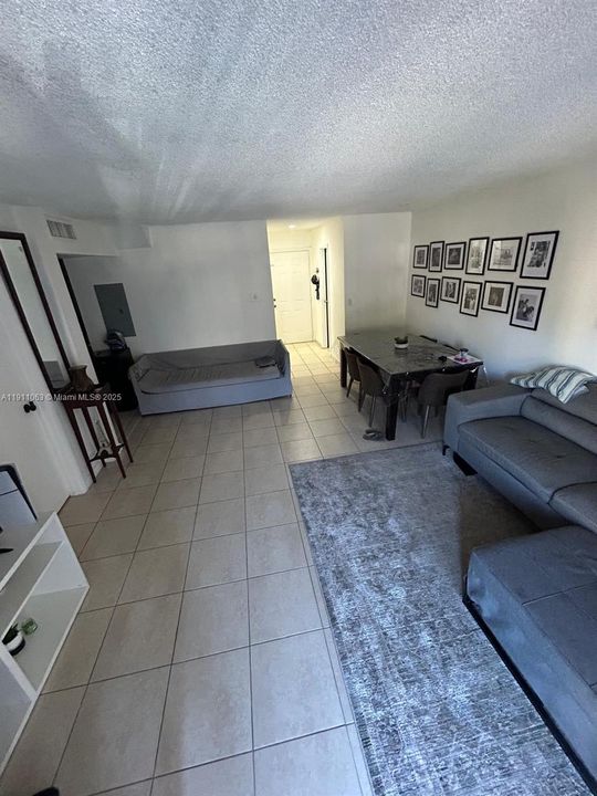 待售: $255,000 (2 贝兹, 2 浴室, 1417 平方英尺)