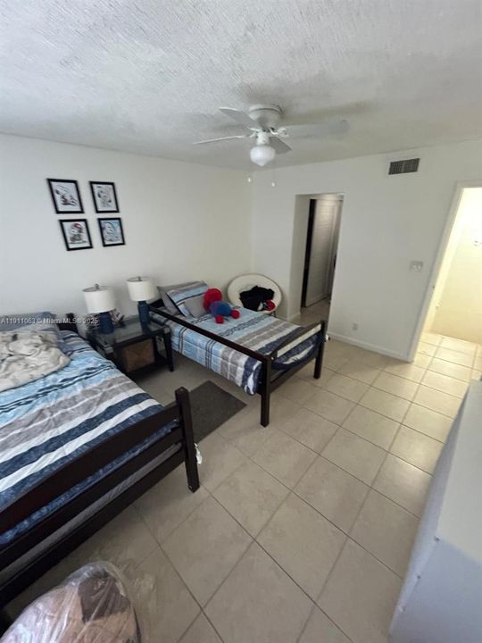 待售: $255,000 (2 贝兹, 2 浴室, 1417 平方英尺)